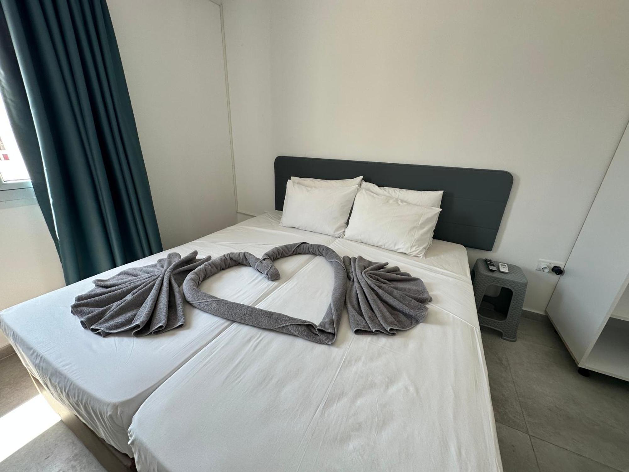 Sun Plaza Suites - Adults Only アヤナパ エクステリア 写真