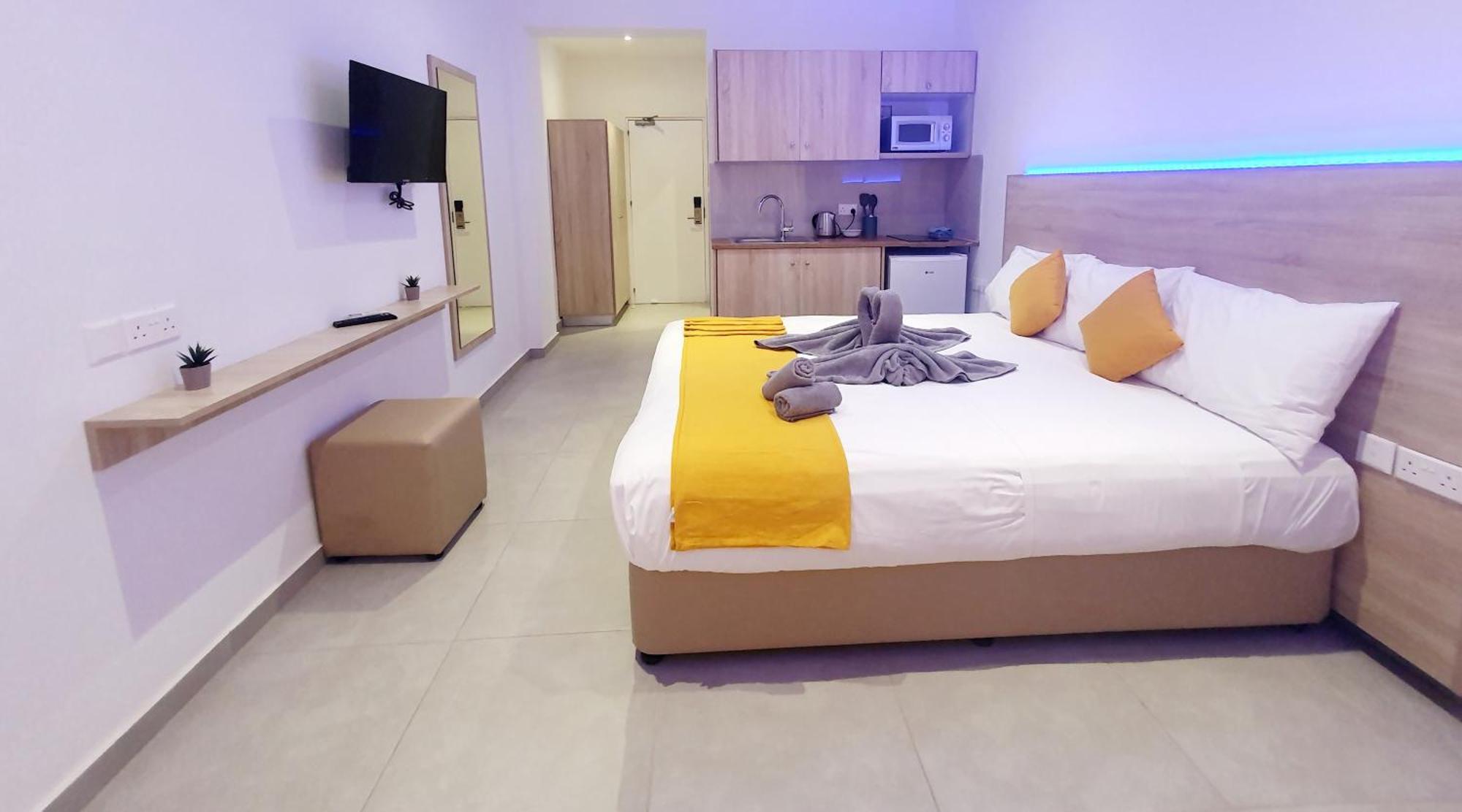 Sun Plaza Suites - Adults Only アヤナパ エクステリア 写真