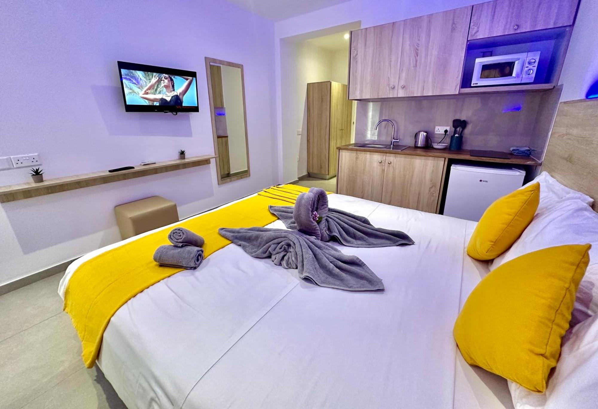 Sun Plaza Suites - Adults Only アヤナパ エクステリア 写真
