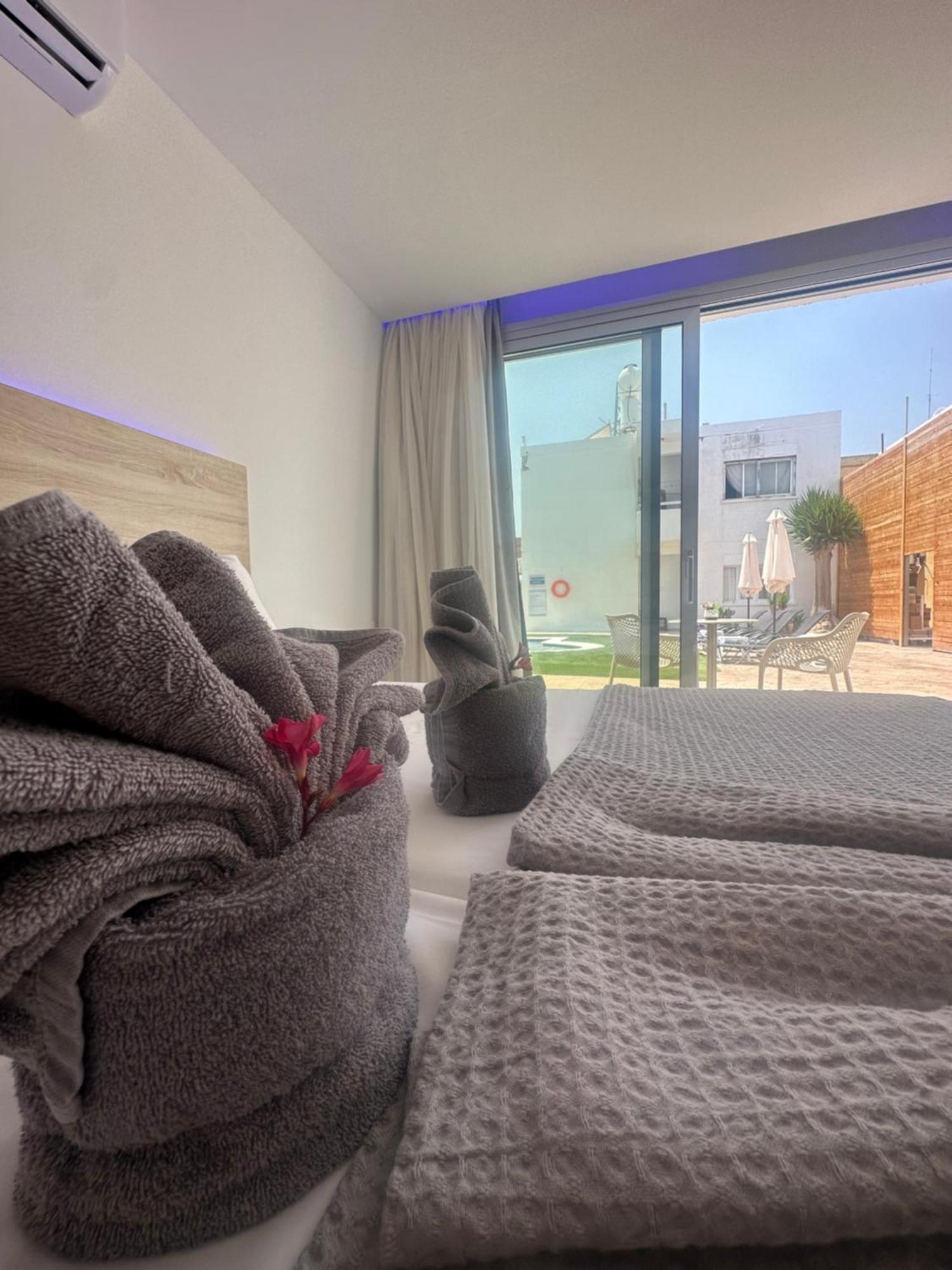 Sun Plaza Suites - Adults Only アヤナパ エクステリア 写真